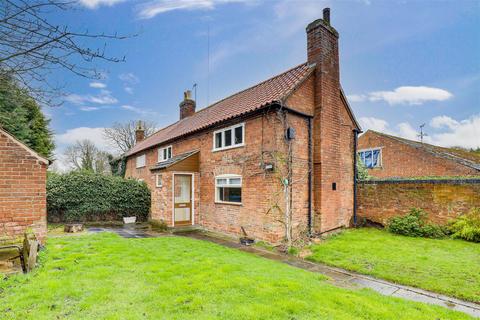 3 bedroom cottage to rent, Main Street, Scarrington NG13