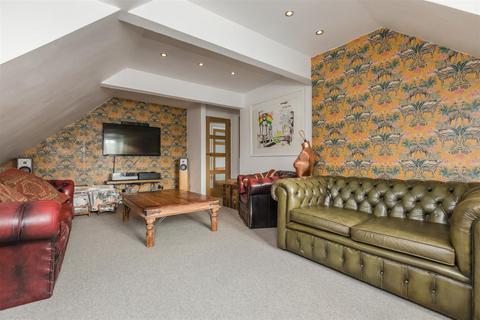 2 bedroom flat for sale, Old London Road, Patcham, Brighton