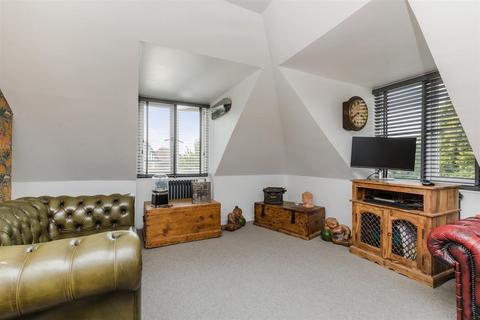 2 bedroom flat for sale, Old London Road, Patcham, Brighton