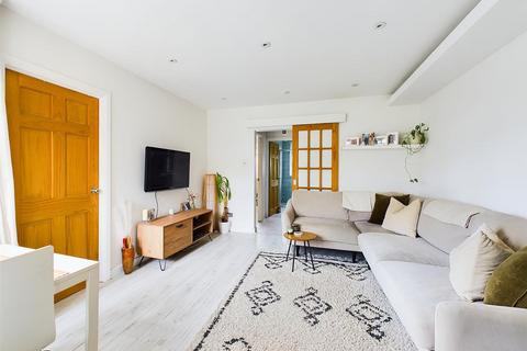 2 bedroom maisonette for sale, Beechwood Avenue, Ruislip HA4