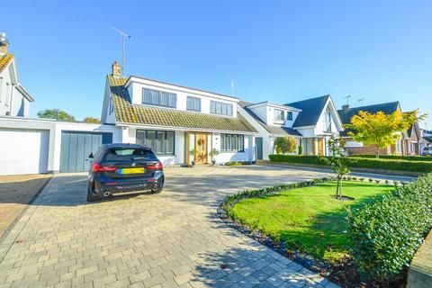 4 bedroom detached house for sale, Broadclyst Gardens, Thorpe Bay SS1