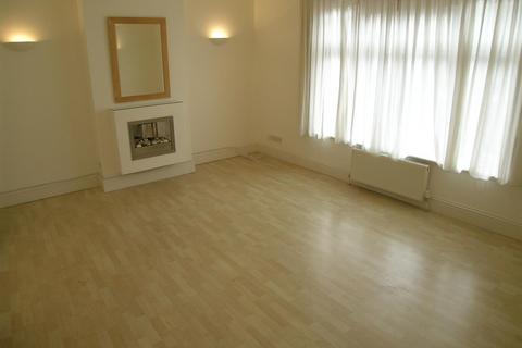 1 bedroom flat to rent, Claremont Road, Surbiton