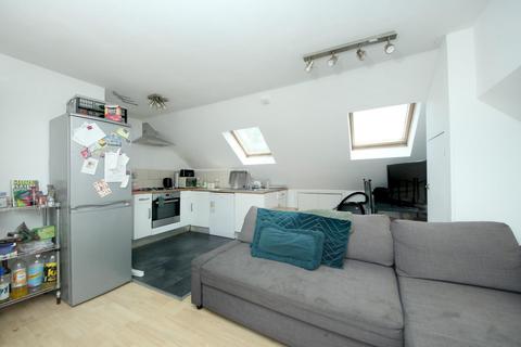 4 bedroom flat for sale, Windmill Road, LONDON