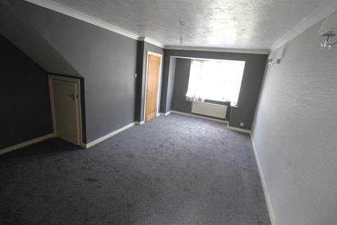 3 bedroom semi-detached house to rent, Railway Road, Chorley