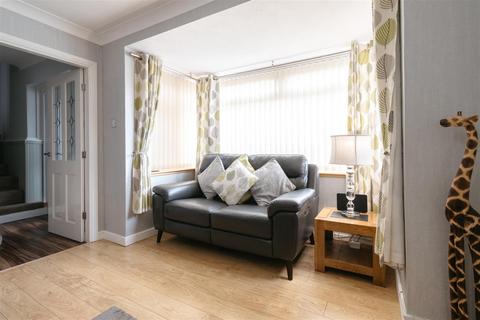 3 bedroom semi-detached house for sale, Raylands Road, Leeds LS10