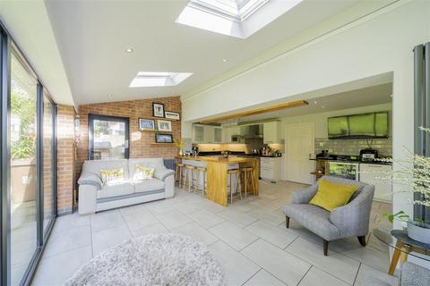8 Appleby Grove, Wirral, CH62 6EU