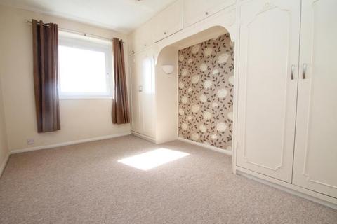 2 bedroom flat to rent, South Terrace, Littlehampton