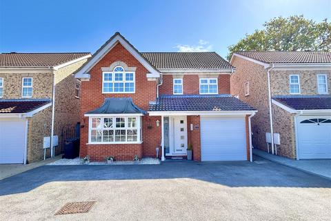 4 bedroom detached house for sale, Barn Mead, Braintree