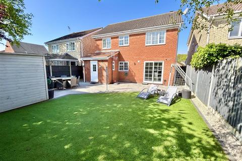 4 bedroom detached house for sale, Barn Mead, Braintree
