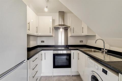 3 bedroom flat to rent, Discovery House, Poplar, E14