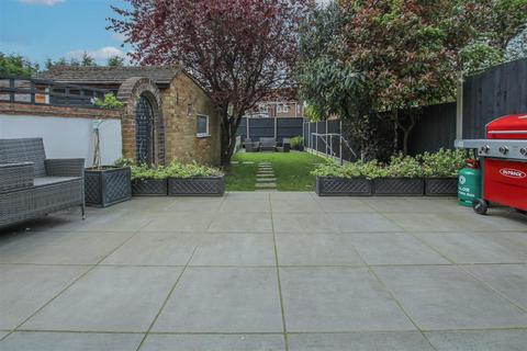 23 Queenswood Avenue, Hutton, Brentwood, CM13 1HU