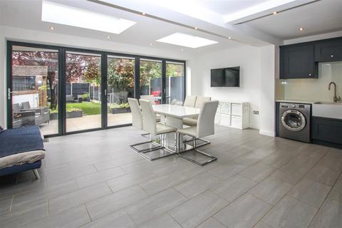 23 Queenswood Avenue, Hutton, Brentwood, CM13 1HU