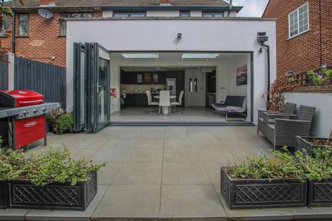 23 Queenswood Avenue, Hutton, Brentwood, CM13 1HU