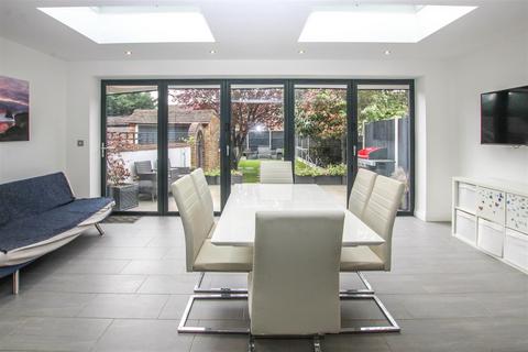 23 Queenswood Avenue, Hutton, Brentwood, CM13 1HU