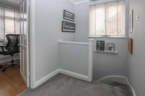 23 Queenswood Avenue, Hutton, Brentwood, CM13 1HU