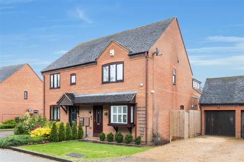 12 Clover Close, Loughton, Milton Keynes, MK5 8HA