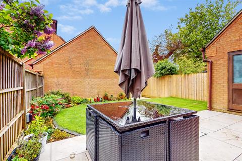 12 Clover Close, Loughton, Milton Keynes, MK5 8HA