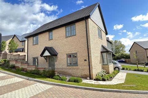 3 bedroom detached house for sale, Walnut Drive, Haddenham CB6