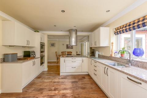 10 Hillside, Wombourne, Wolverhampton, WV5 8AL