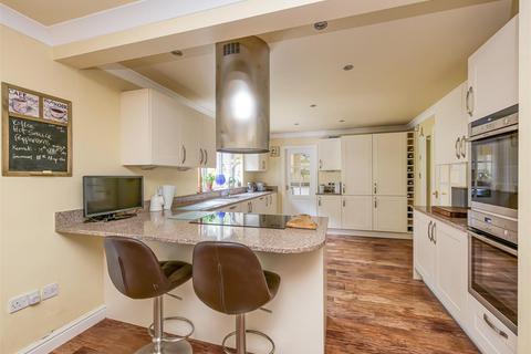 10 Hillside, Wombourne, Wolverhampton, WV5 8AL