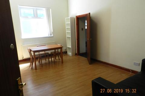 1 bedroom apartment to rent, Richmond Crescent, Roath