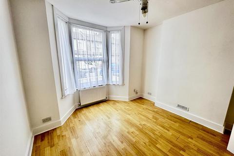 101 Pemdevon Road, Croydon, CR0 3QR