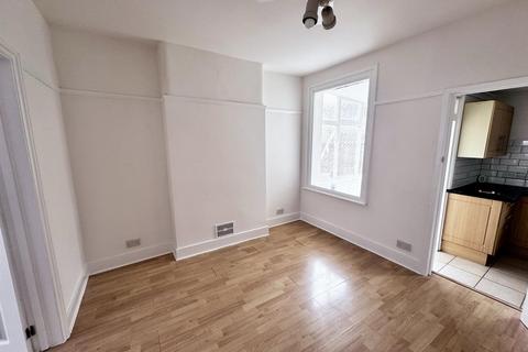 101 Pemdevon Road, Croydon, CR0 3QR