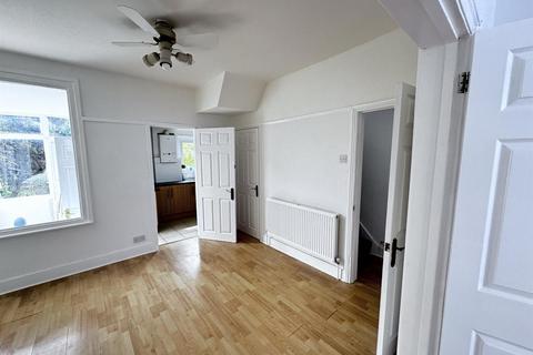 101 Pemdevon Road, Croydon, CR0 3QR