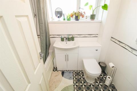 48 Esther Grove, Wakefield, WF2 8EY
