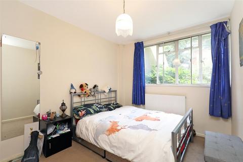 3 bedroom flat to rent, Upper Richmond Road, London