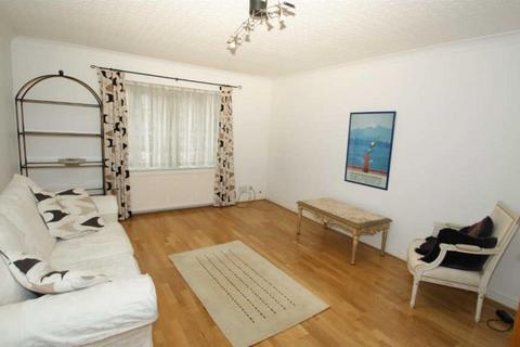 2 bedroom flat to rent, Hadleigh Court, Shadwell Lane