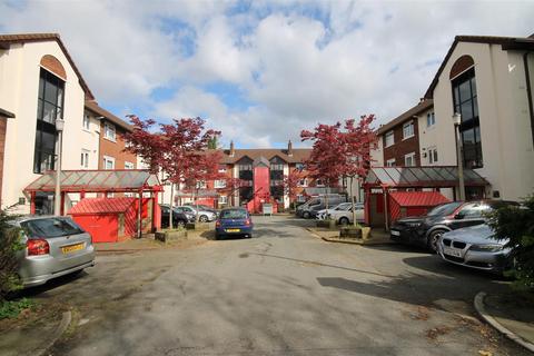 2 bedroom apartment to rent, Friars Court, Canterbury Gardens, Salford