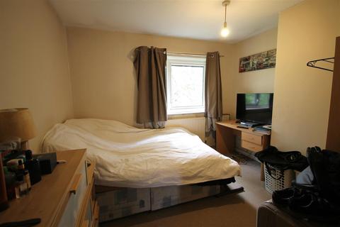 2 bedroom apartment to rent, Friars Court, Canterbury Gardens, Salford