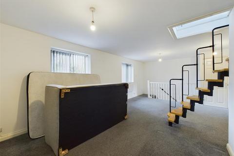 1 bedroom maisonette to rent, Brighton Road, Coulsdon CR5