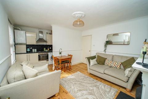 2 bedroom flat for sale, Mentmore Road, Leighton Buzzard