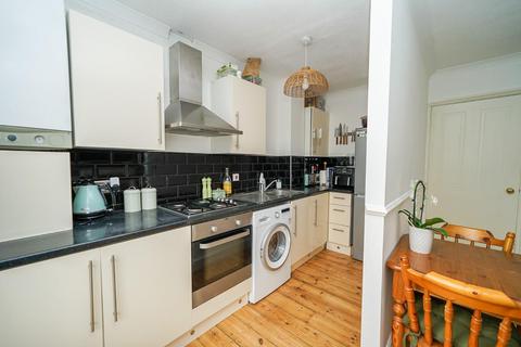 2 bedroom flat for sale, Mentmore Road, Leighton Buzzard