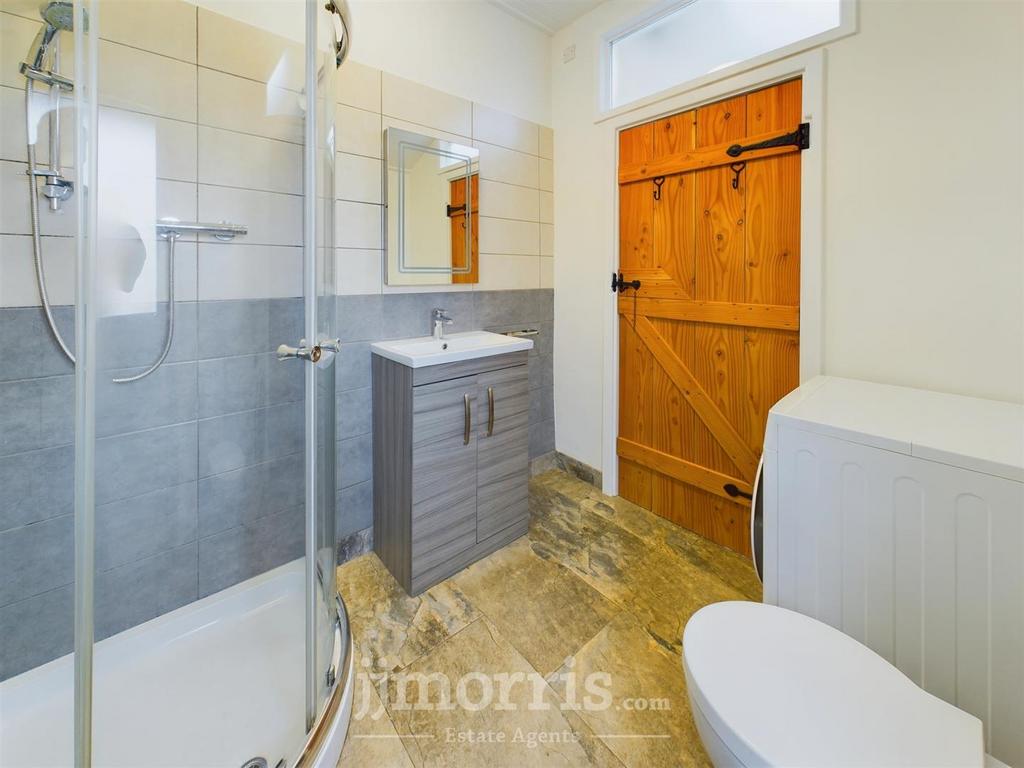 Utility/Shower Room