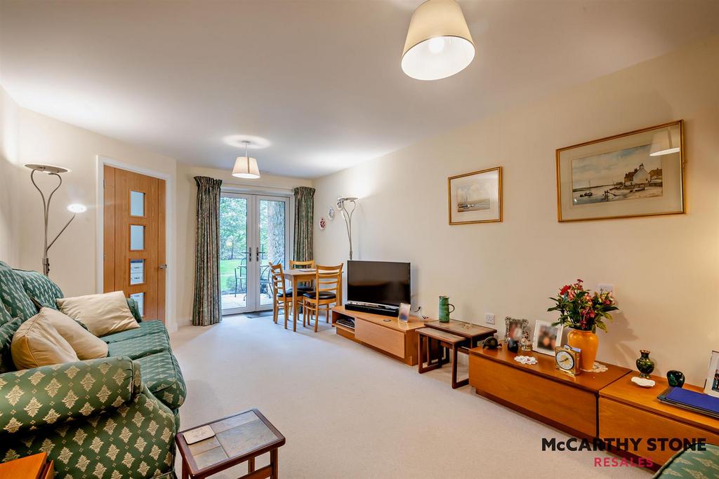 8593527-interior01-800.JPG