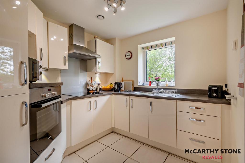 8593527-interior04-800.JPG