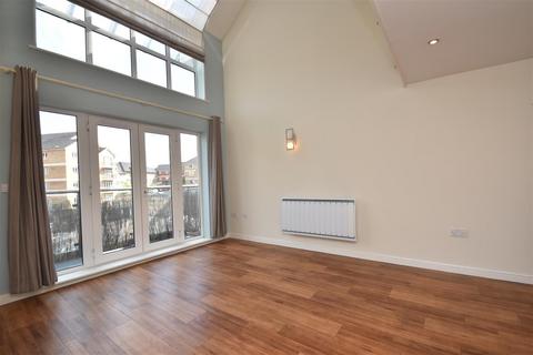 4 bedroom flat to rent, Branagh Court
