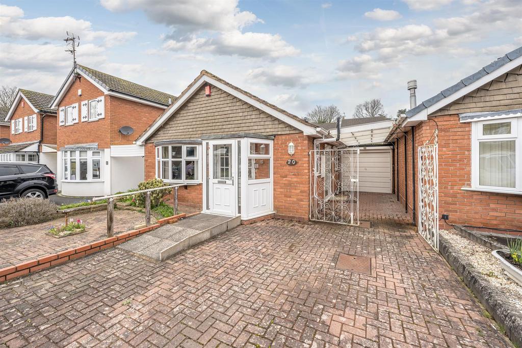 Meadfoot Drive, Kingswinford, DY6 9DB 2 bed semidetached bungalow for