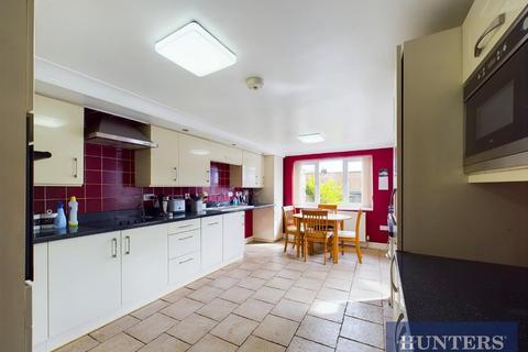 2 bedroom semi-detached bungalow for sale, Mount Crescent, Bridlington
