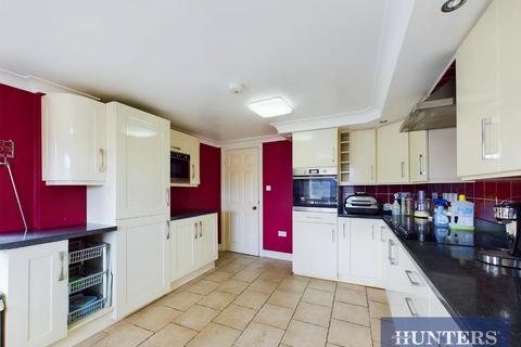 2 bedroom semi-detached bungalow for sale, Mount Crescent, Bridlington