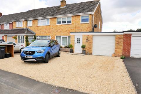 3 bedroom semi-detached house for sale, Charlieu Avenue, Quemerford