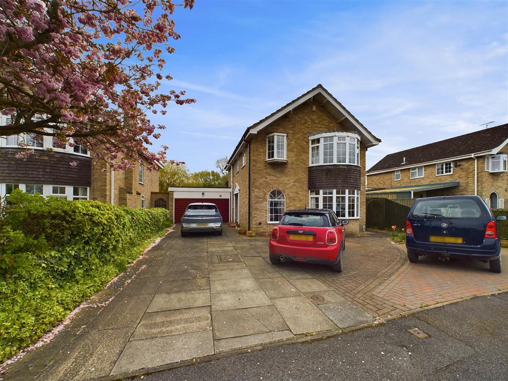 7 Chestnut Avenue, Driffield, YO25 6SH 4 bed detached house £360,000