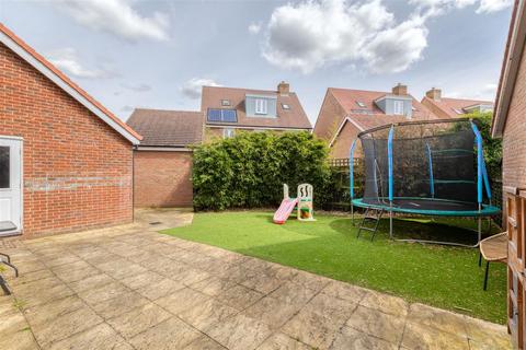 5 bedroom detached house for sale, Aspen Gardens, Stotfold, Hitchin, Herts SG5 4RS