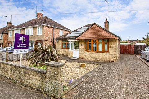 2 bedroom detached bungalow for sale, Pytchley Road, Kettering NN15