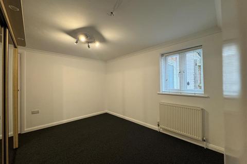 2 bedroom flat to rent, South Street, Tarring