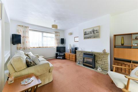 6 Avenue Close, Tadworth, KT20 5DF