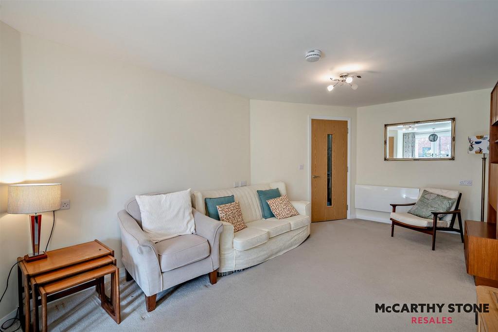 8594310-interior02-800.JPG